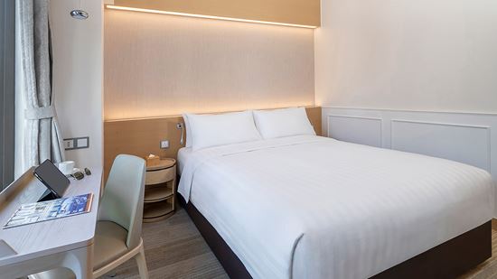 Superior - Queen Bed
